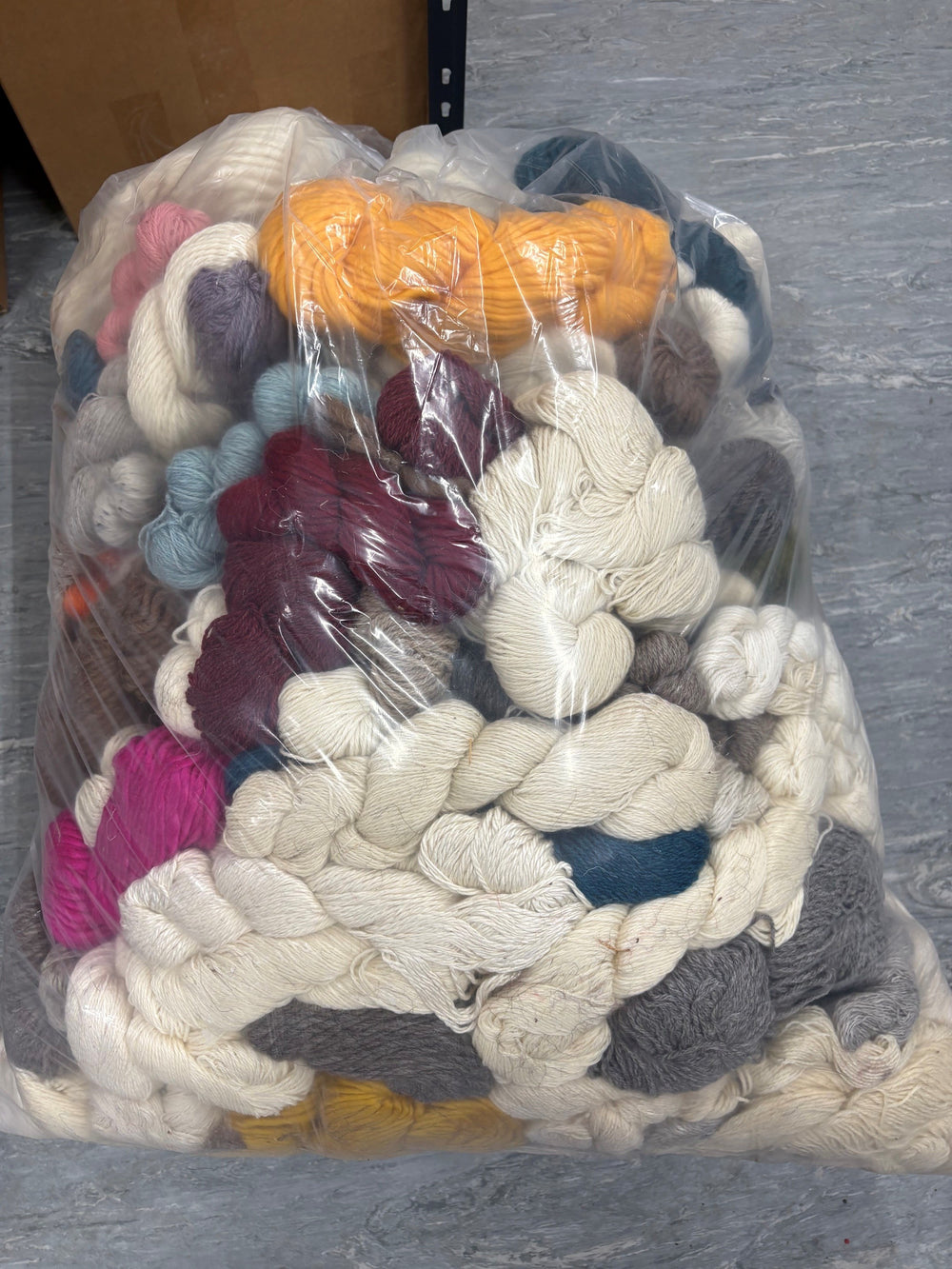 Mixed Underweight Yarn Hanks (18kg)