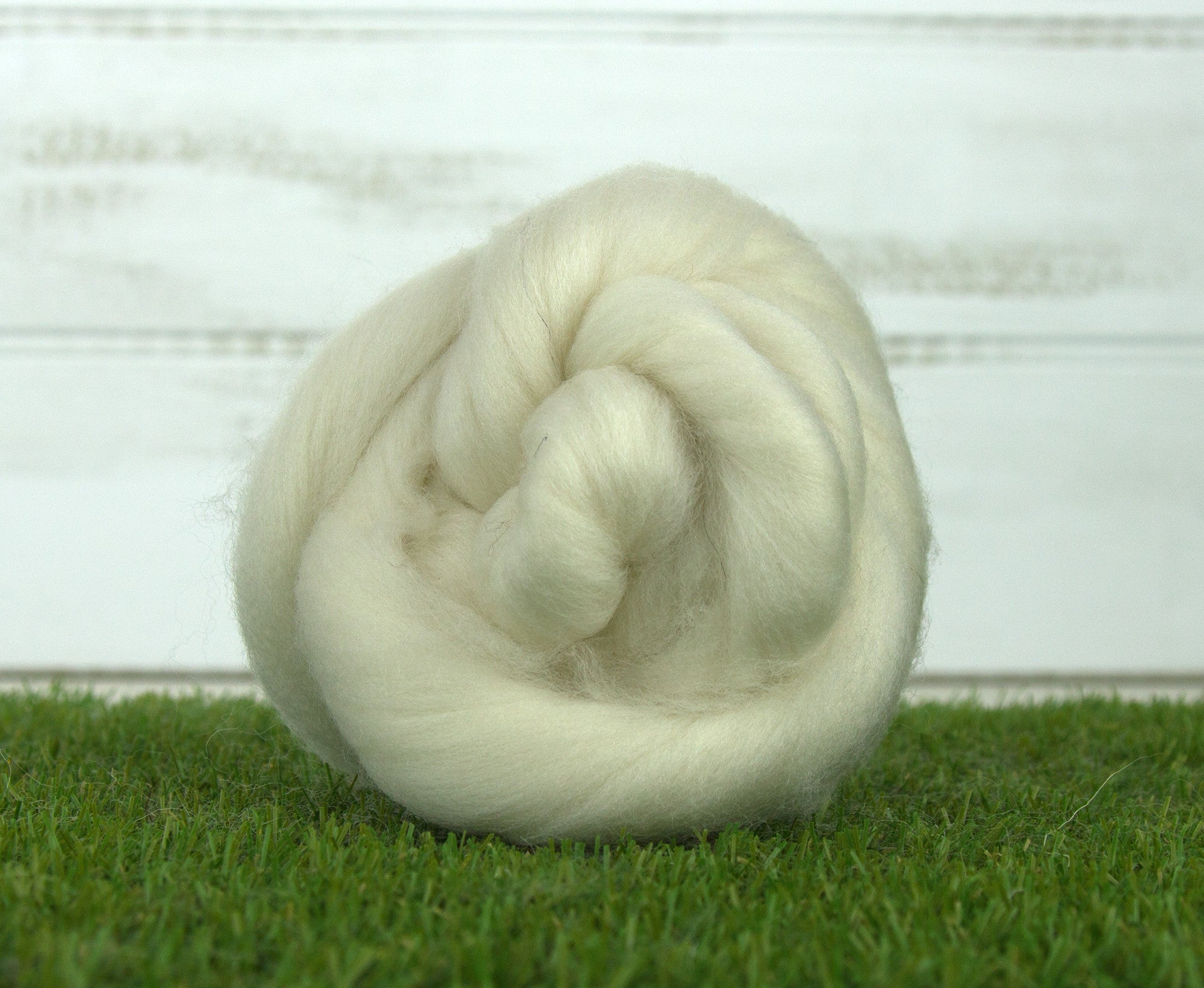 White Polwarth Top - World of Wool